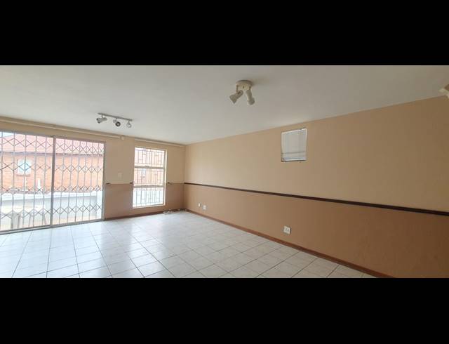 2 BEDROOM TOWNHOUSE FOR SALE IN WINCHESTER HILLS